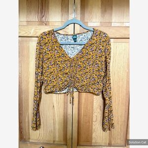 Wild Fable Ruched Bell Sleeve V-Neck, Tie Front, Floral Crop Top, Size M